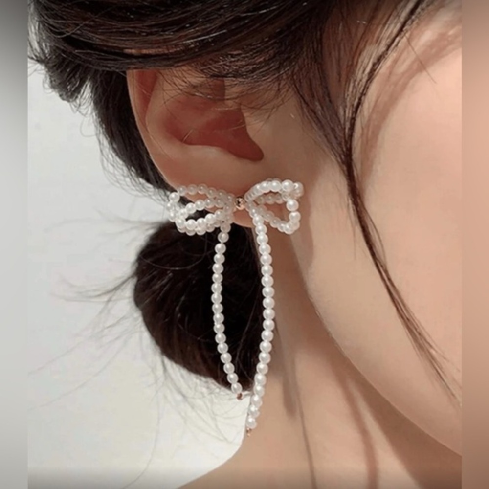 ✨Elegant Pearl Bow Hypoallergenic Earrings